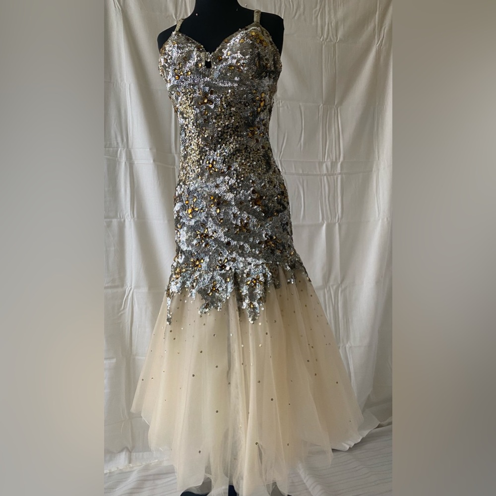 Preowned Jovani gown size 12 but altered to fit petite 2-4